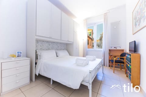 Bed, TV and multimedia, Bedroom, towels, wardrobe