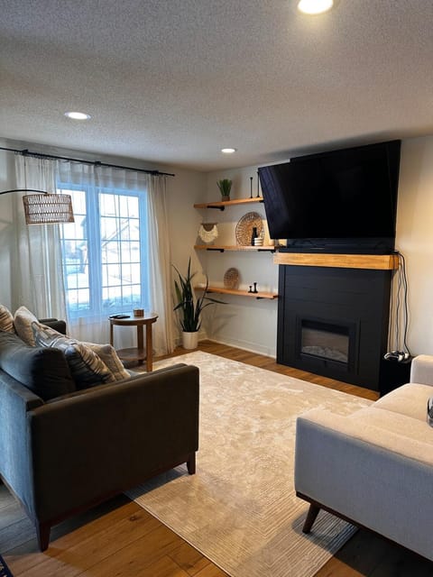 Ankenys Best Hot tub Theatre Room Game Room House in Ankeny