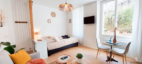 Night, TV and multimedia, Living room, Seating area, Dining area