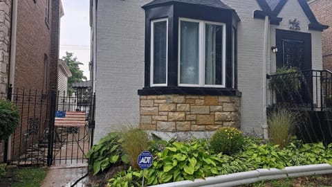 Beautiful basement Apartment in Chicago