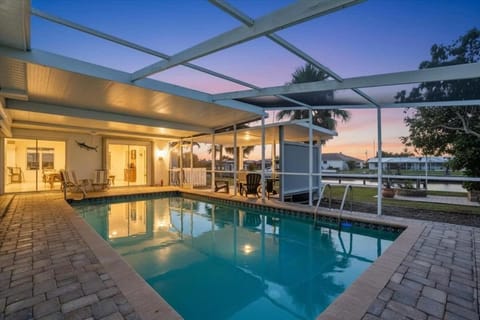 Harbo Haven - Waterfront Oasis and Heated Pool Family House in Port Charlotte