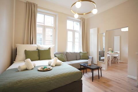Bed, Living room, Photo of the whole room, Seating area, Bedroom, towels