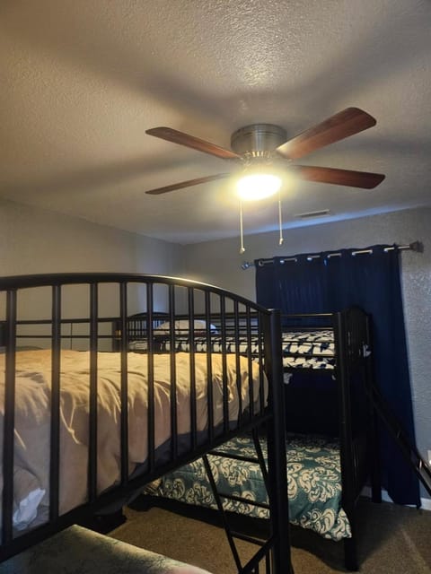 3BR Lakewood • Free Parking + BBQ • Near Red Rocks House in Lakewood