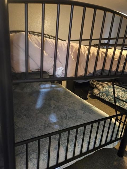 3BR Lakewood • Free Parking + BBQ • Near Red Rocks House in Lakewood