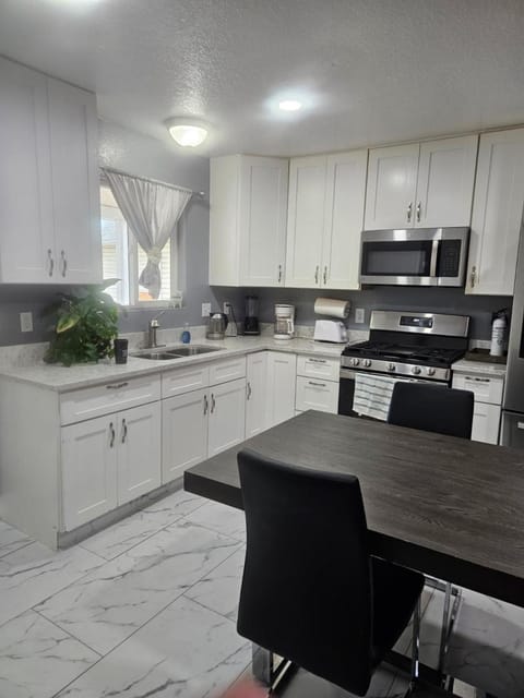 3BR Lakewood • Free Parking + BBQ • Near Red Rocks House in Lakewood