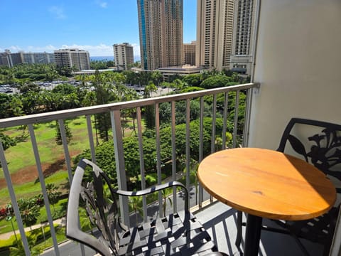 Inn on the Park #1111 Apartment in McCully-Moiliili
