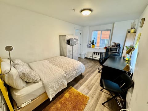 Bed, Kitchen or kitchenette, Photo of the whole room, Seating area, Bedroom