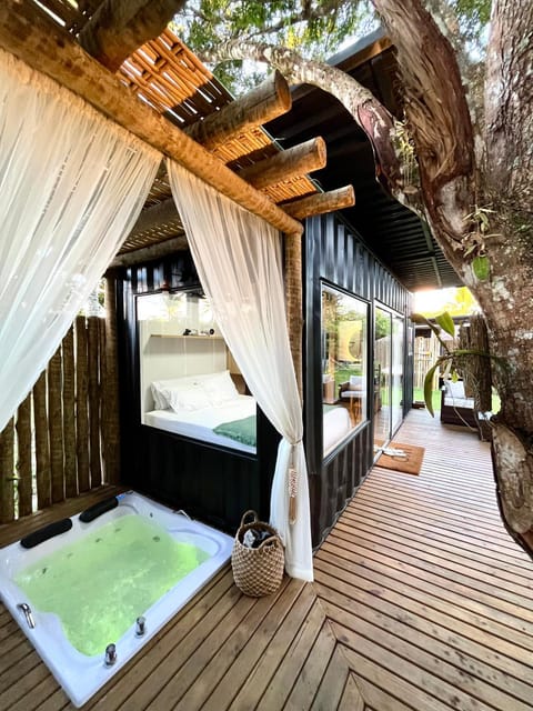 Garden, Hot Tub