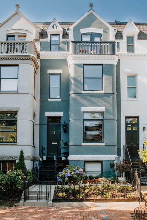 Property building, Patio, Garden, Balcony/Terrace, Pets, Pets, pet friendly
