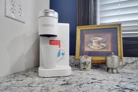 Historic 1920s Stay, Columbia House Unit A apts Apartment in Somerset