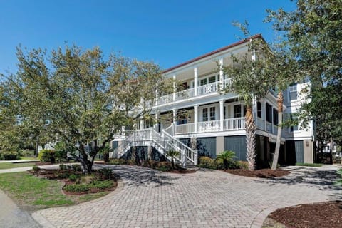 'Isle be Back' 5 57th Ave- Great Ocean Views, private pool, elevator House in Wild Dunes