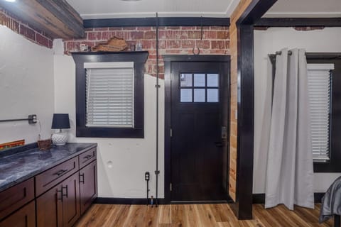 Rustic KY Retreat, Columbia House Unit B apts Apartment in Somerset