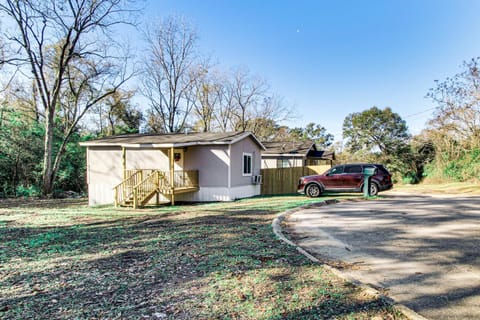 1 Mi to Dtwn Enterprise Pet-Friendly Home with Yard House in Enterprise