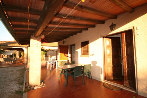 Casa in campagna con due appartamenti indipendenti non lontane dal mare House in Castagneto Carducci