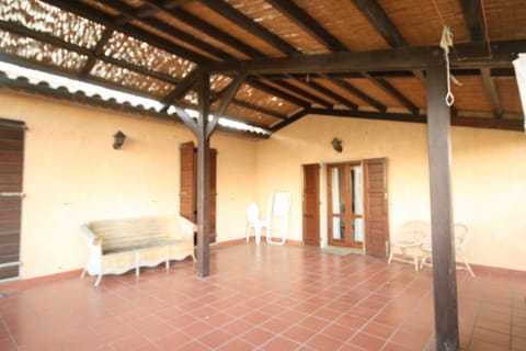 Casa in campagna con due appartamenti indipendenti non lontane dal mare House in Castagneto Carducci