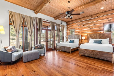 Rustic Retreat - 5 BR Indoor & Outdoor Events House in Canyon Lake