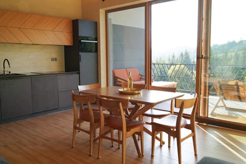 Dining area, Mountain view, kitchen
