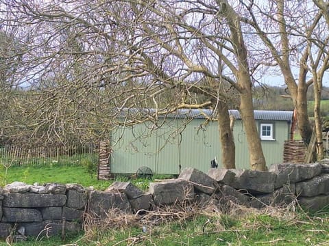 Shepherds Hut Galway Country House in Galway