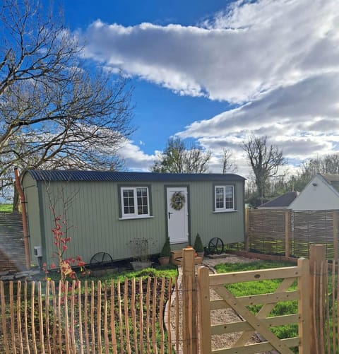 Shepherds Hut Galway Country House in Galway