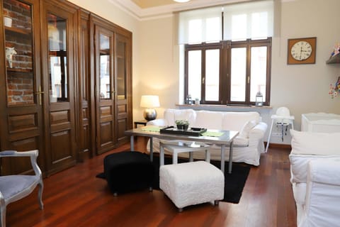 Living room, Photo of the whole room, Seating area, Bedroom