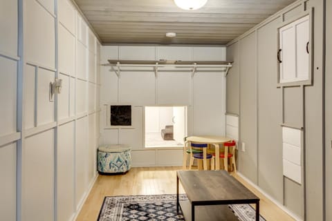 Stroll to Shore Retreat with Balcony in Gold Beach House in Gold Beach