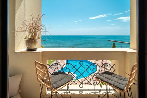 Balcony/Terrace, Seating area, Pool view, Sea view