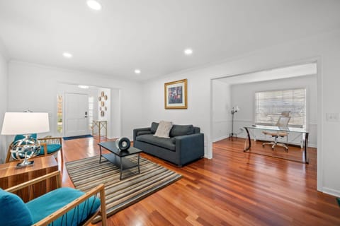 Near Marietta Sq • Grill • Patio • Workspace House in Marietta