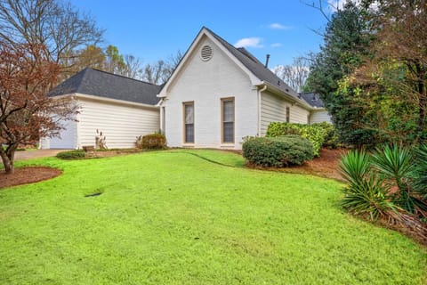 Near Marietta Sq • Grill • Patio • Workspace House in Marietta