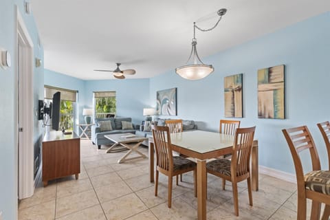 Oasis Getaways Beachy Good Vibes Apartment hotel in Treasure Island