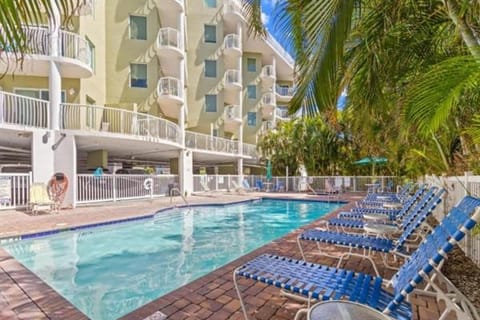 Oasis Getaways Beachy Good Vibes Apartment hotel in Treasure Island