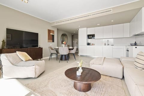 TV and multimedia, Coffee/tea facilities, Kitchen or kitchenette, Seating area, Dining area, furniture, furniture, microwave, oven, air conditioner, air conditioner