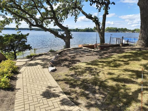 The Grand View on Pistakee Lake Pool Pier Stunning Panoramic Lake Views House in Fox Lake
