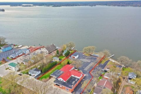 The Grand View on Pistakee Lake Pool Pier Stunning Panoramic Lake Views House in Fox Lake
