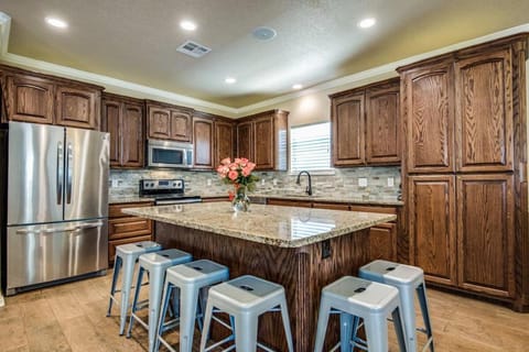 Kitchen or kitchenette, Dining area, dishwasher, oven, stove