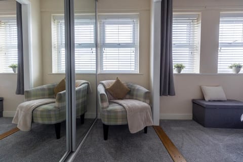 Cosy Deganwy Escape by the Sea & Conwy Mountain House in Deganwy