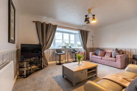 Cosy Deganwy Escape by the Sea & Conwy Mountain House in Deganwy