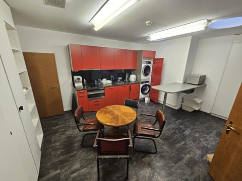 Privat Grosse Zimmer, Mars, mit gemeinsamer Küche und Bad in Altstadt Chur Vacation rental in Chur