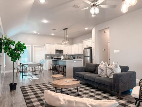 Stunning 3BD 2B - Weatherford - Same Day Bookings House in Weatherford