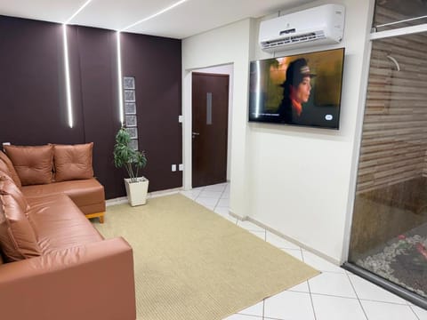 TV and multimedia, Lobby or reception, Seating area, air conditioner