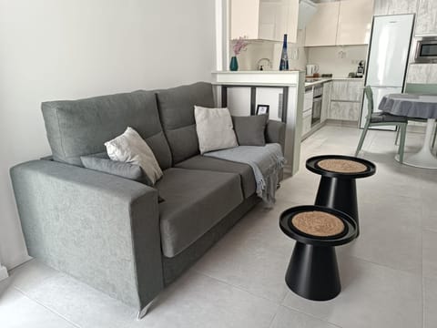 TV and multimedia, Coffee/tea facilities, Kitchen or kitchenette, Living room, Seating area, Dining area, dishwasher, microwave, oven, soundproof, stove, kitchen