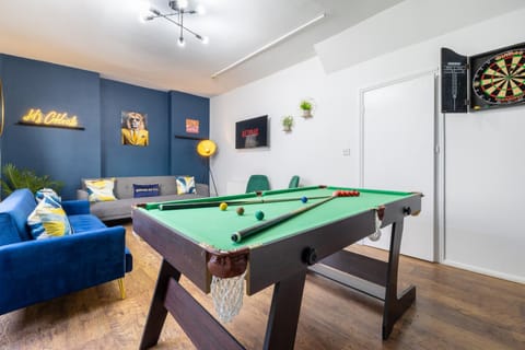 Communal lounge/ TV room, Billiard, Billiard, Game Room, Game Room, Living room, Seating area