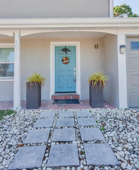 Waterfront Resort with HEATED POOL! Villa in Town N Country