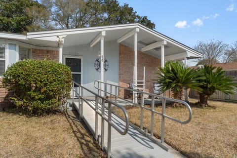 Near Beach • Private Pool • Fenced Yard • Stepfree House in Fort Walton Beach