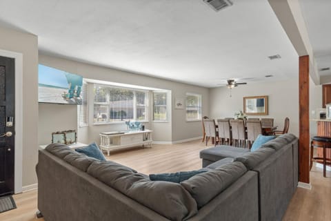 Near Beach • Private Pool • Fenced Yard • Stepfree House in Fort Walton Beach