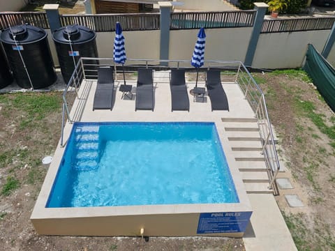 Swimming pool, sunbed