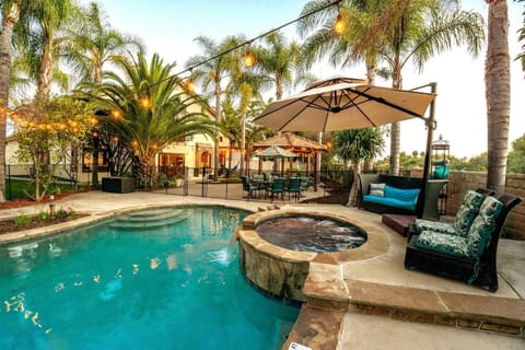Oceanside Tropical Resort with HEATED POOL & SPA! Villa in Oceanside
