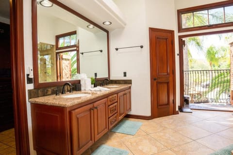 Oceanside Tropical Resort with HEATED POOL & SPA! Villa in Oceanside