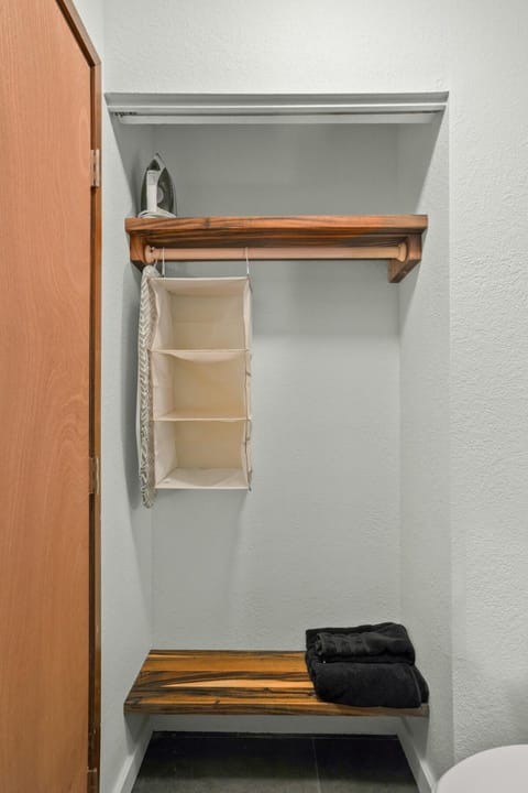 NEW Moana Retreat Studio AC, Hot Tub & Kitchenette Apartment in Princeville