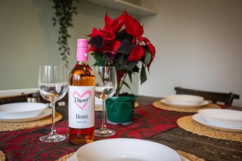 Modern - 3 Bedroom House in Nottingham House in Nottingham