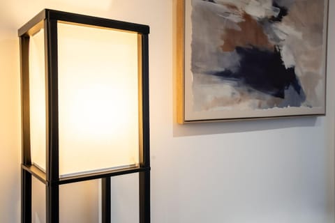 Leeds City Living by The River - Sleeps 10 - Balcony Apartment in Leeds